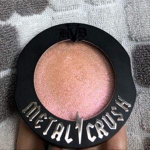 Kat Von D Metal Crush Highlighter “Gammaray”